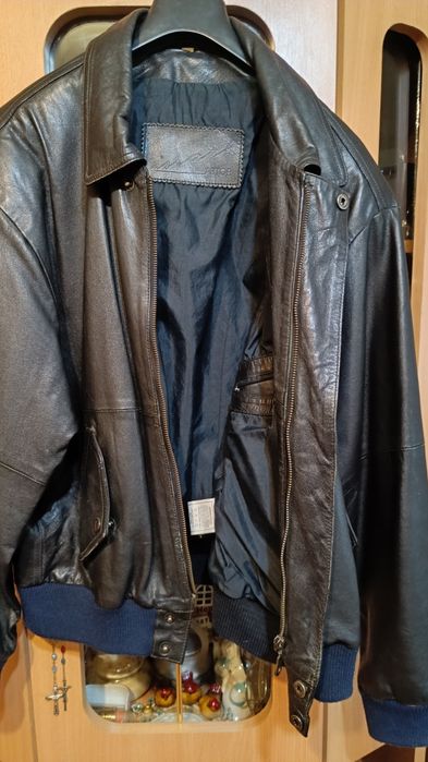 Vând geaca de piele