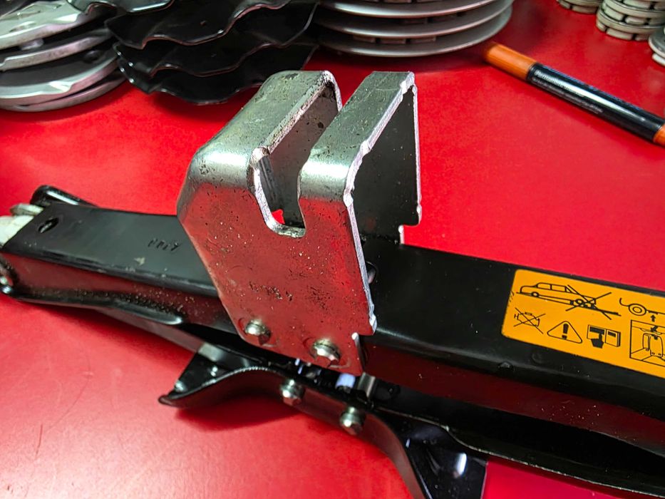 KIT Cric AUTO - OEM Renault Nissan - CRIC + Cui Tractare + Polistiren