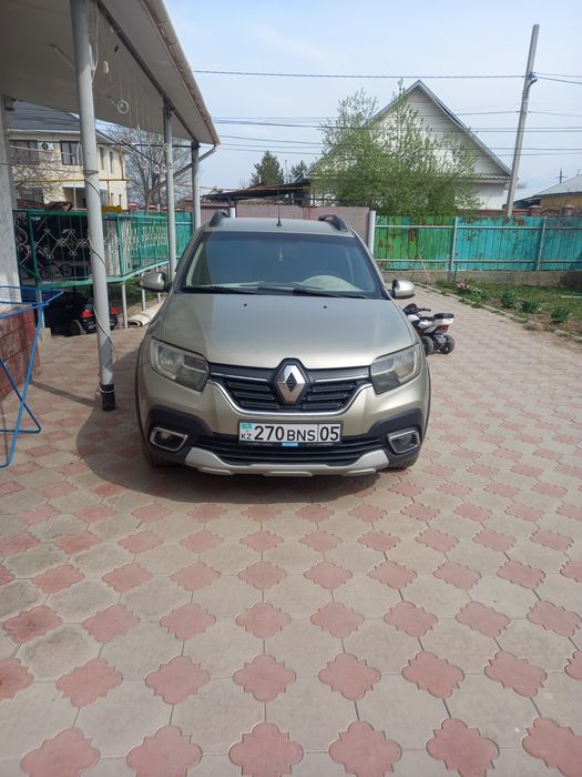 Продам срочно машина Renault Sandero