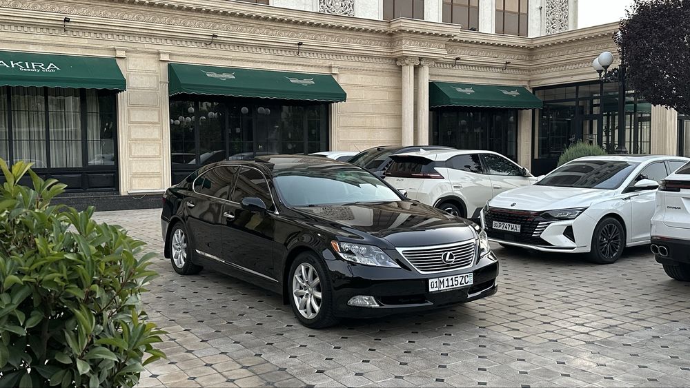 Lexus LS600HL 4wd  2008 года выпуска