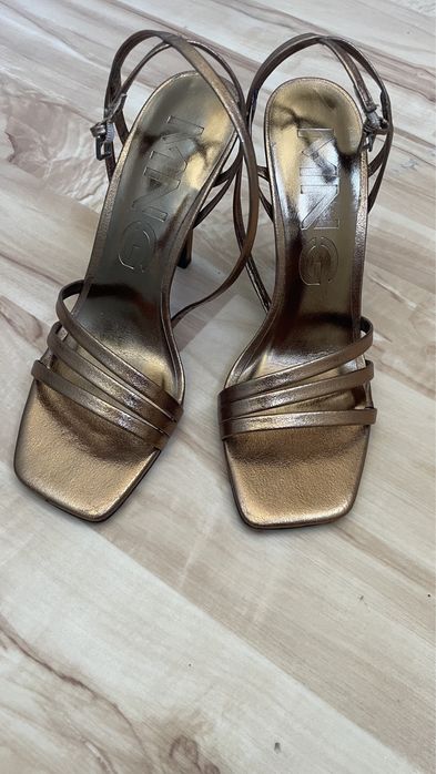 Новые босоножки Манго