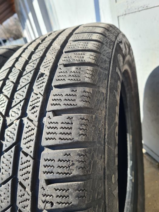 2 бр. зимни гуми 235/65/17 Continental DOT 3711 5 mm