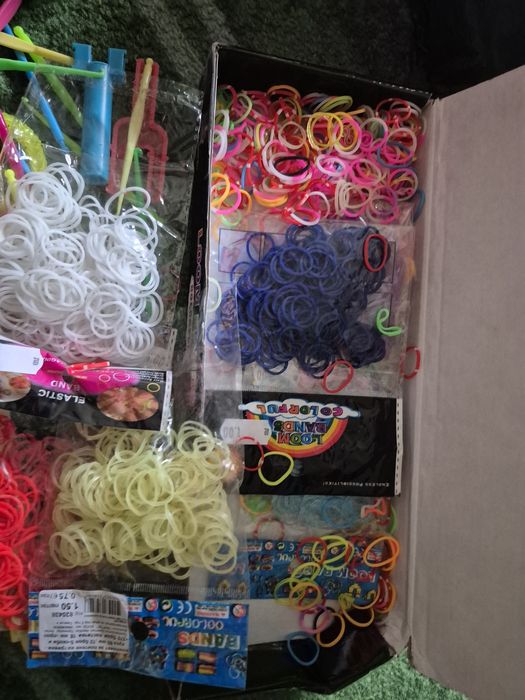 Комплект за правене на гривнички от ластичета