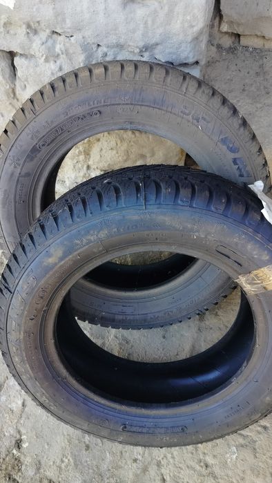 Vând 2 ANVELOPE de iarnă NOI!