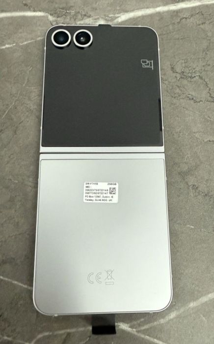 Samsung Galaxy Z Flip6/3.000 Ron *** ZFlip5/2.500 ron *** NOU *** 12GB RAM și 512GB spațiu memori