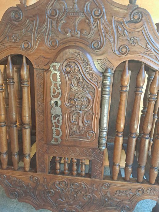 dulap vechi frantuzesc secol 18 - 19 lemn nuc