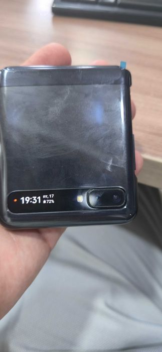 Samsung Galaxy Z Flip 256GB ideal holatda sotiladi