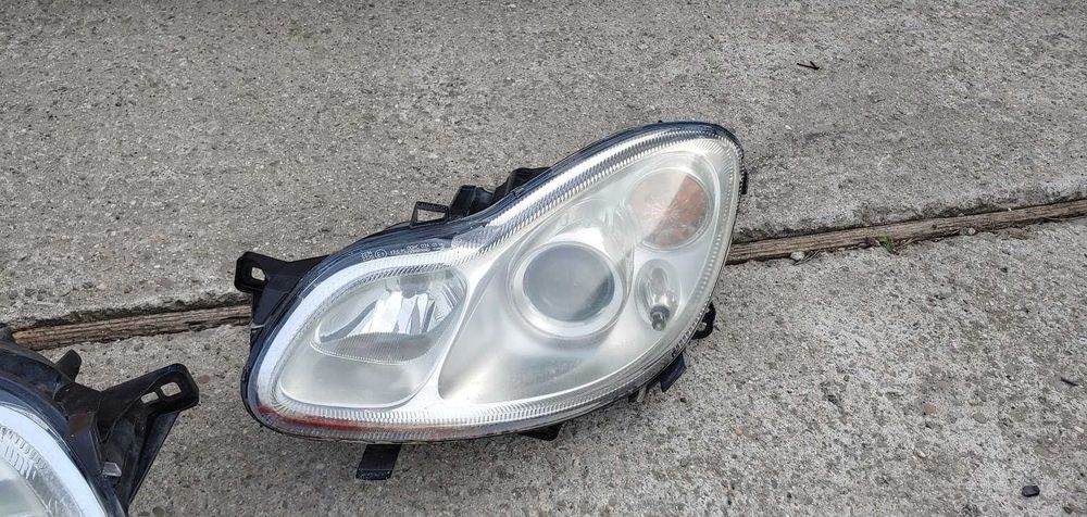 Vând faruri originale Smart 451, întregi, în stare bună.