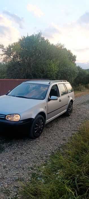 Vând Golf 4 benzină