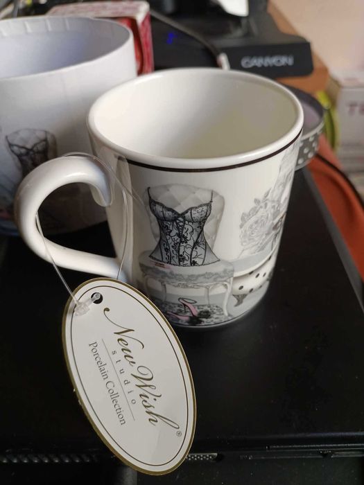 Подаръчни комплекти самобръсначка+гел бръснене Gillette и чаша в кутия