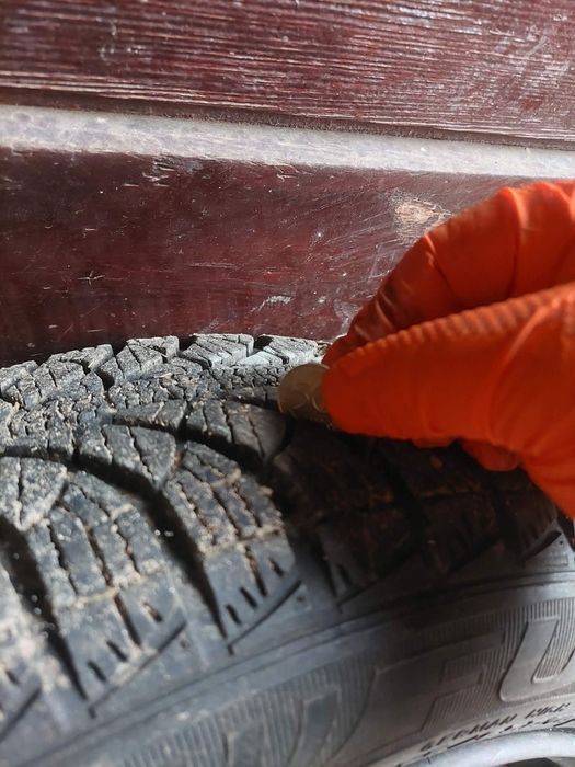 4бр зимни гуми с джанти 175/65 R14 – Renault Clio