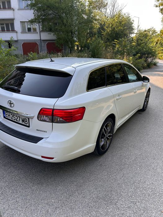 Тойота Авенсис 2.0 152 кс