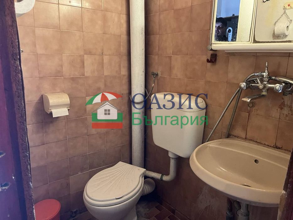 Двуетажна къща в центъра на гр. Свети Влас 245 м2, и двор 1 149 м2,