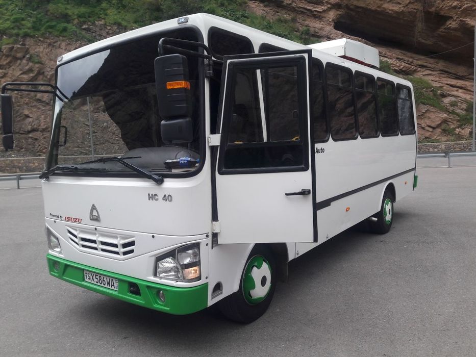 Isuzu avtobus.            .