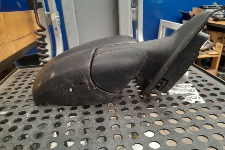 Oglinda dreapta manuala E8026829 E8026829 Renault Twingo a 3-a genera