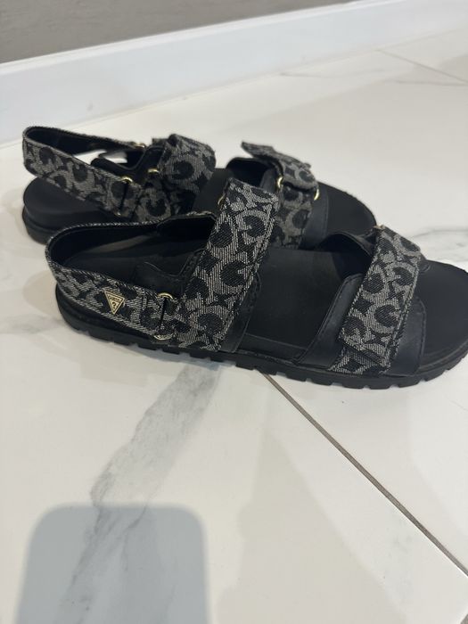 Оригинални сандали Guess 43 размерю