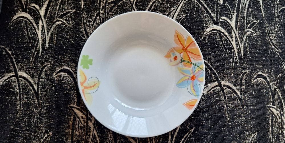 Основни и дълбоки чинии