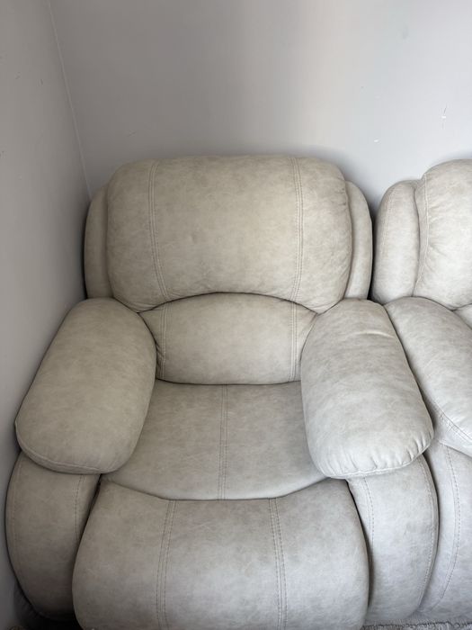 Диван новый с креслом