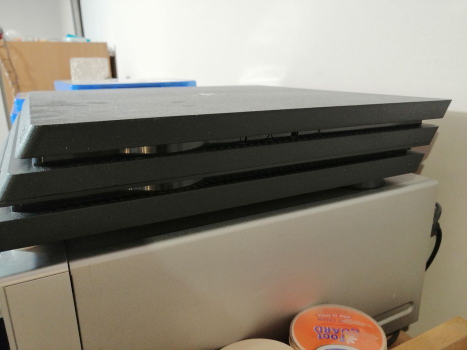 Плейстейшън 4 про