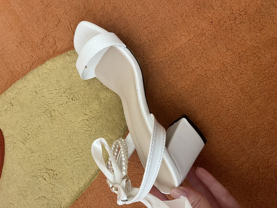 Чисто нови токчета