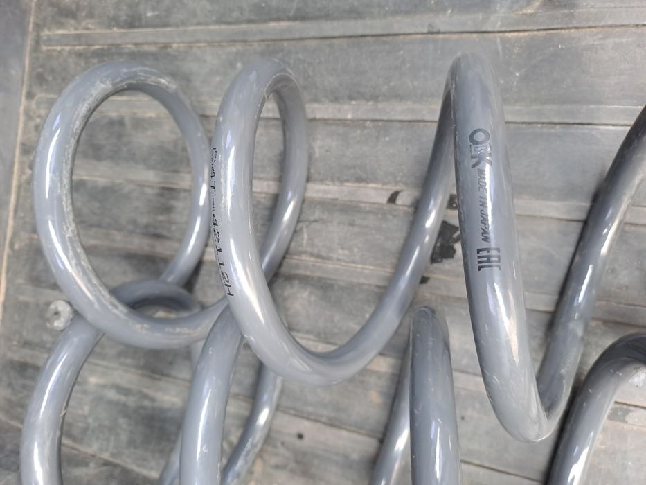 Продам усиленные пружины RAV4 20 кузов