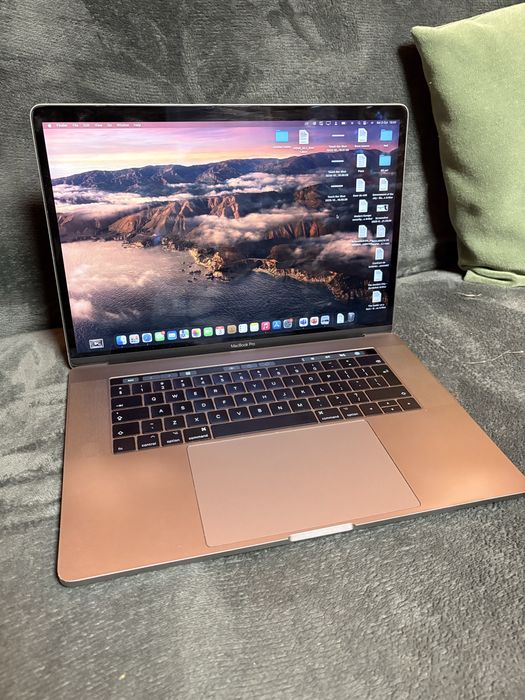 Apple MacBook Pro 15” 2017 | i7 2.8 GHz | 16 GB RAM | Radeon Pro 555 2 GB | Retina | Touch Bar