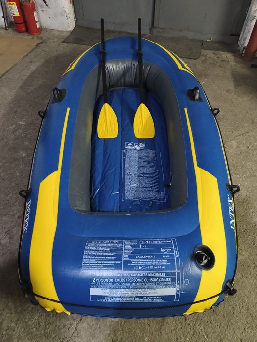 Vând barcă gonflabilă  2 persoane