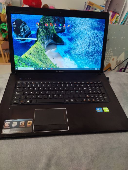 Laptop gaming Lenovo i7 display 17 video 4Gb Ram 8Gb ssd win 10 GTA CS