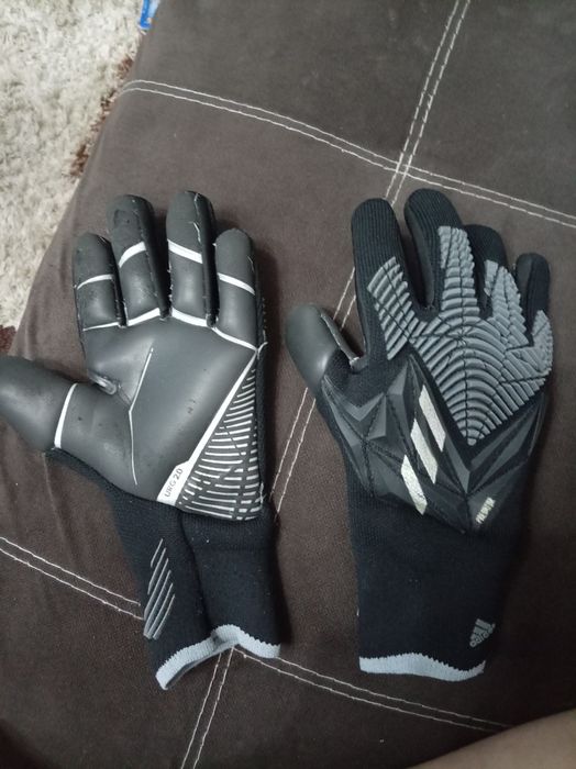 Футбольные перчатки вратаря