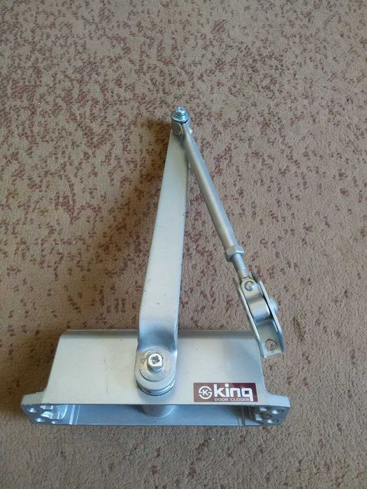 Продам дверные доводчики