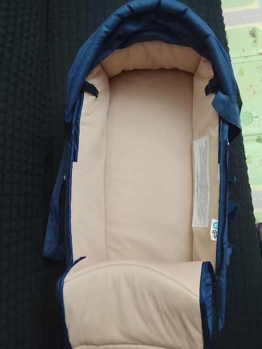 Продается люлька-переноска Chicco Sacca