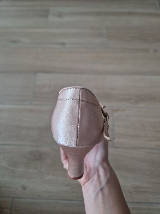 Обувки за бални танци