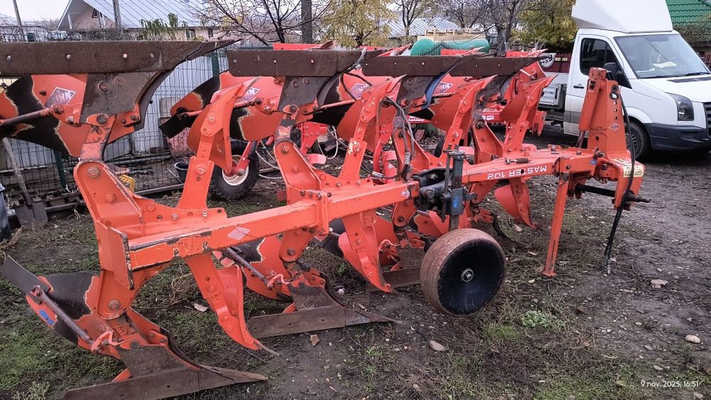 Plug Kuhn master 102 cu 4 brazde 3+1