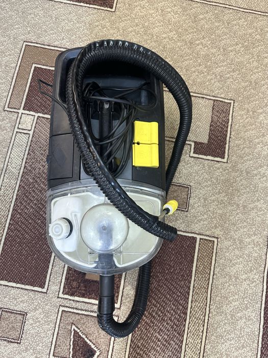Продам моющий пылесос для химчистки Karcher Puzzi 10/1
