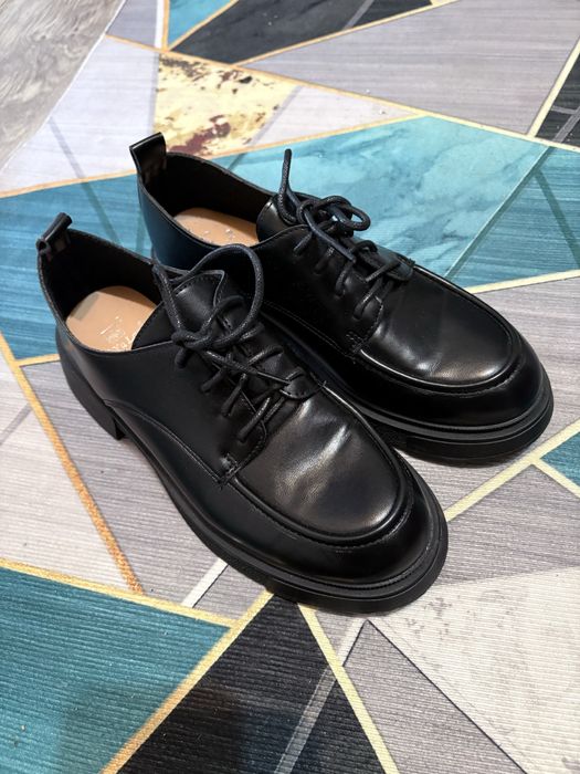 Продам лоферы женские