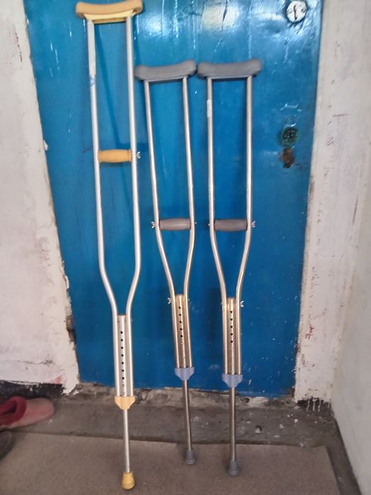 Продам Костыль 3шт