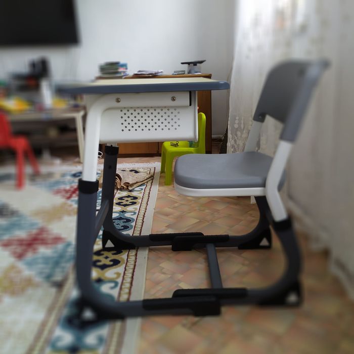 Детская растущая парта и стул для школьника
