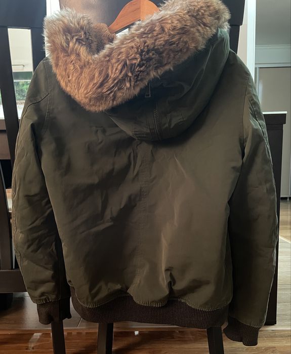 Geacă de iarnă GUESS ca nouă