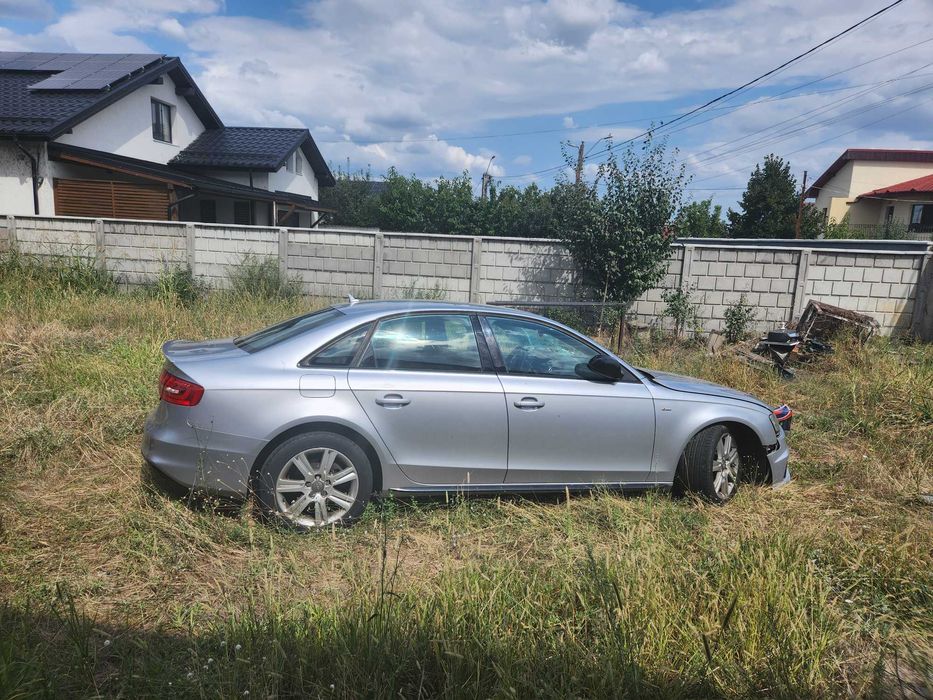 Dezmembrez Audi A4 avariat