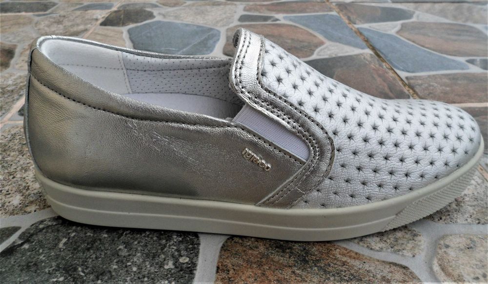 mocasini argintii din piele naturala cu perforatii IGI&CO