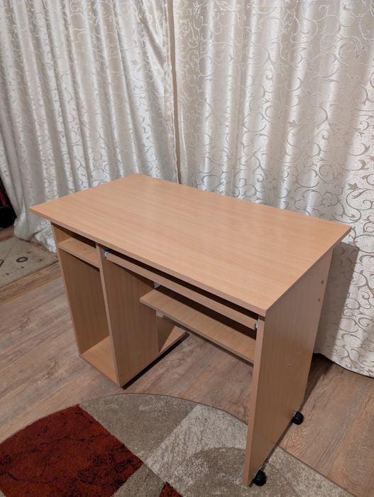 Scaun + Birou din pal în stare foarte bună, cu roți