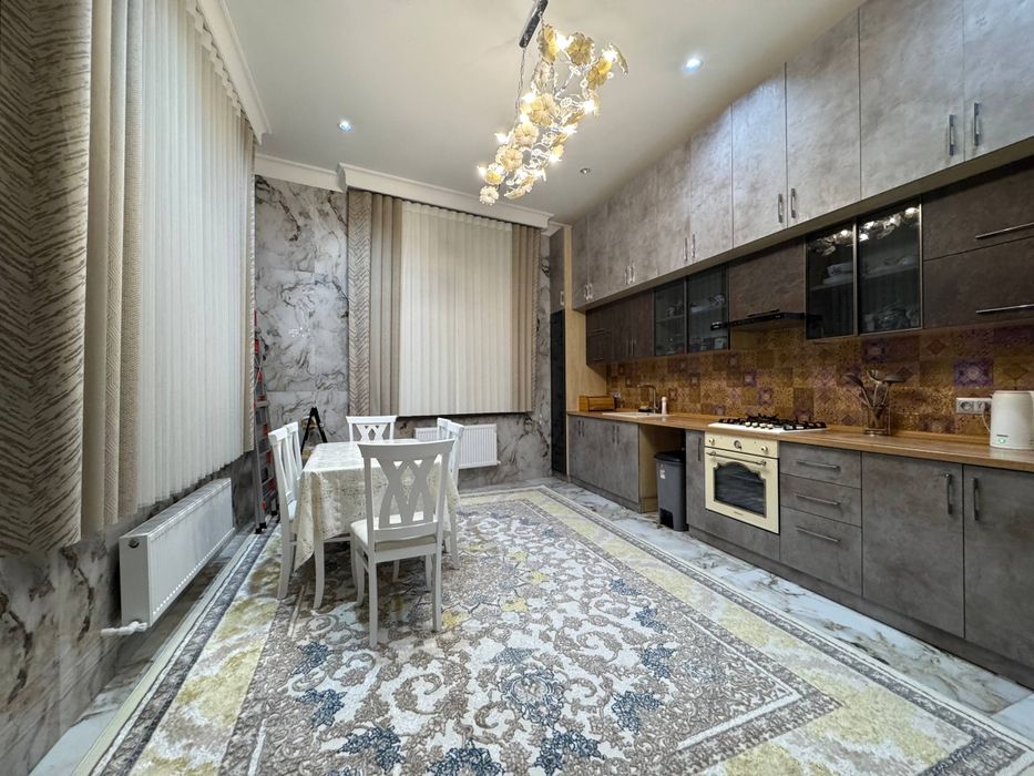 Ўзимни уймини Юнусабадск район Хотира майдони.