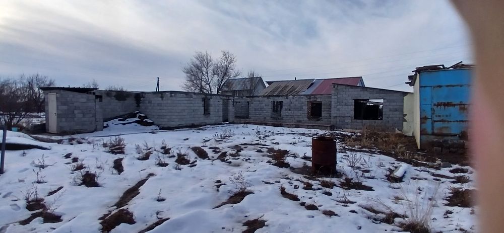 Участок с дачи во дворе магазин