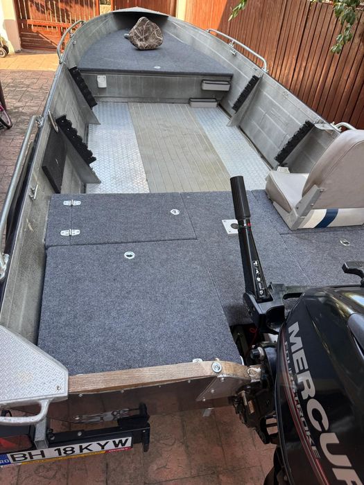 Vând barca și motor Mercury 30 hp