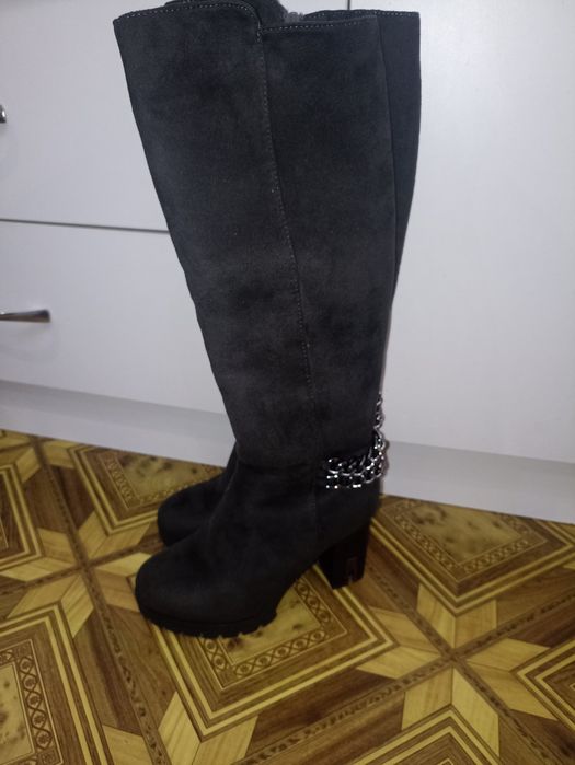 Продам новые  сапоги 37-38 размер