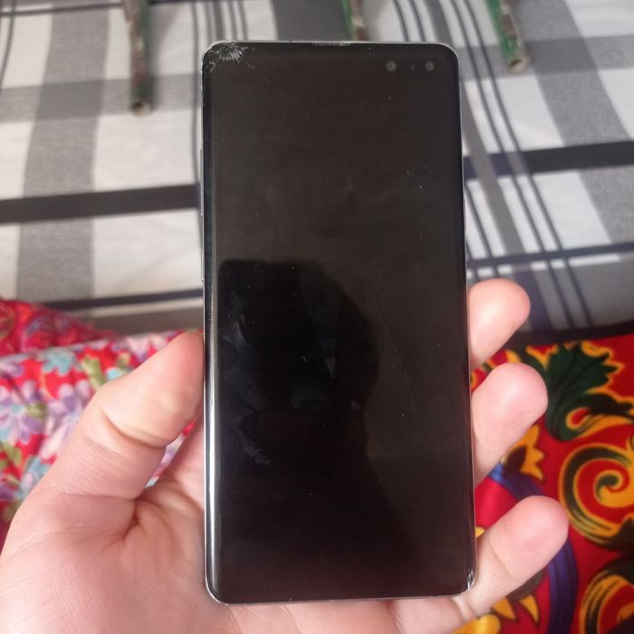 Samsung s 10 5g 256 hotira holati rasmda obmen bor