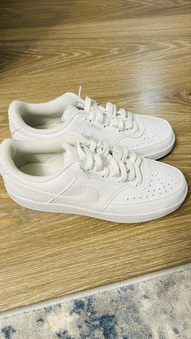 Продам кроссовки Nike