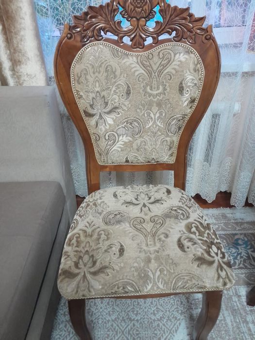 Стол и 12 стулья