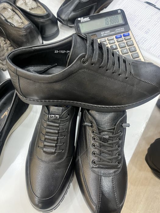 Ожежды и обувь скидки.