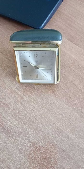 Запазени часовници будилници в добро състояние работещи